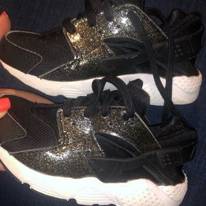 Black nike huaraches